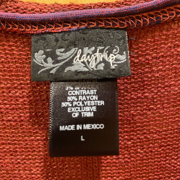 Daytrip boho knit top with faux buttons and lace accents. Size L. PTP 18” - Picture 3 of 10